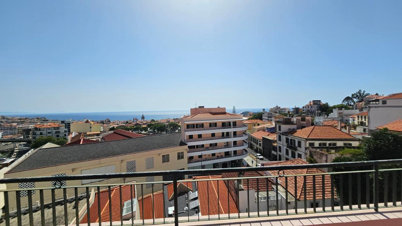 Garden And Seaview Apartment - Free Parking 丰沙尔 外观 照片